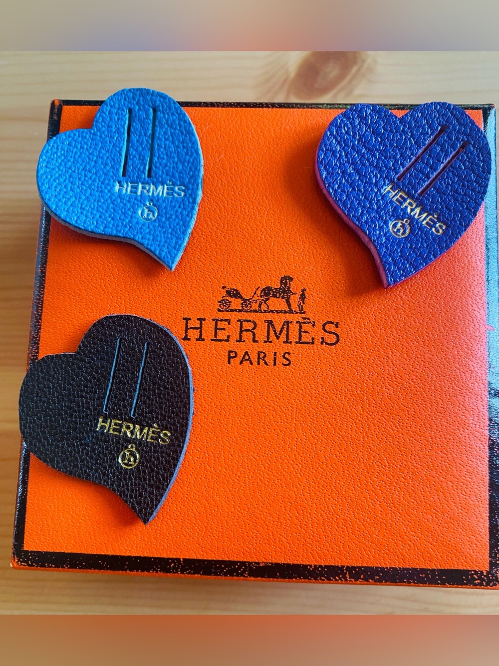 🛍️ Hermès Authentic Petit H Blue Heart Leather Charm with Ribbon - Picture 10 of 14